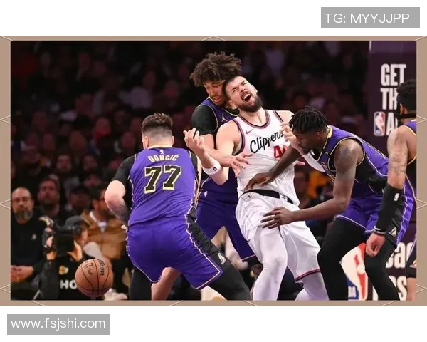 湖人逆转热火精彩对决展现球队韧性与战术智慧的巅峰之战