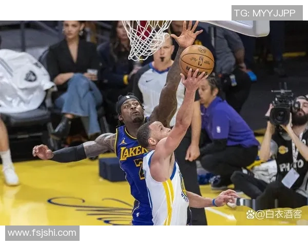 2019年篮网与湖人激战回顾：明星球员对决与精彩瞬间解析